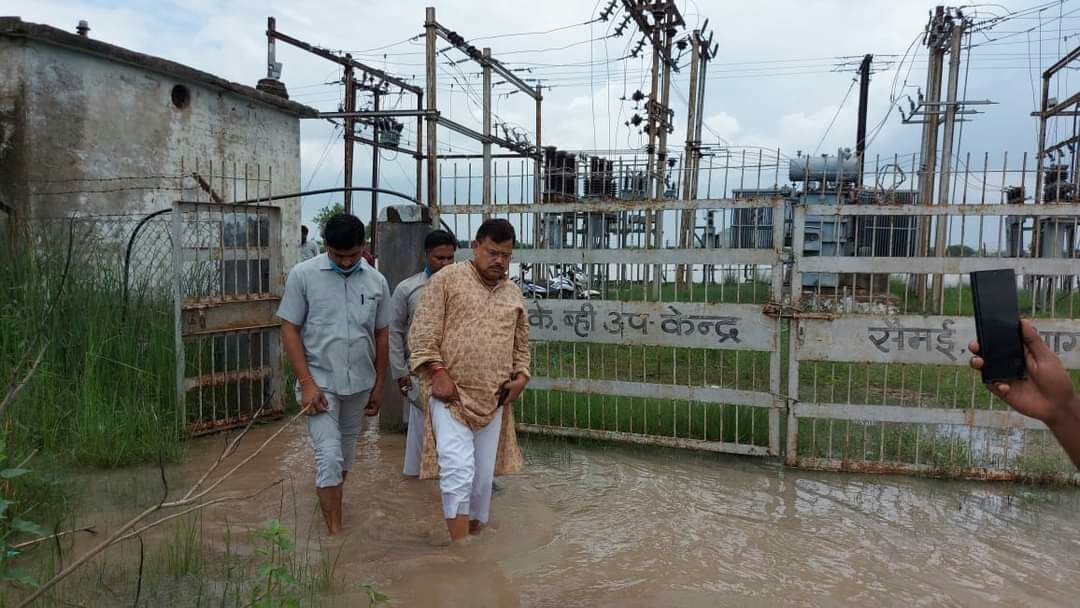 <a href="/Energy_MPME/">Energy Department, MP</a> <a href="/ChouhanShivraj/">Shivraj Singh Chouhan</a> <a href="/PradhumanGwl/">Pradhuman Singh Tomar</a> <a href="/iPriyavratSingh/">Priyavrat Singh</a> <a href="/OfficeOfKNath/">Kamal Nath</a> अब तो शर्म करो ऐसी हालत में है ग्रिड जहा आने जाने के लिए सड़क व सुविधा नही है ऐसे में आउटसोर्स कर्मचारी रोज़ आते और जाते है और बिजली का काम जोखिम भरा है और तनख्वाह के नाम पर 10 हजार भी नही देते शर्म करो।।।