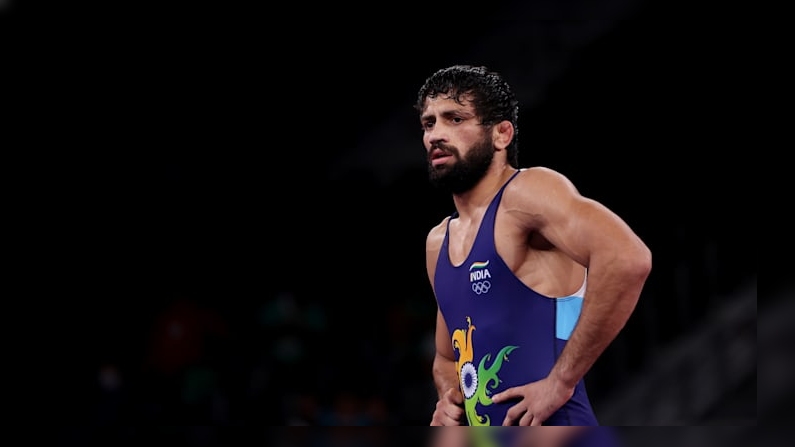 News9Tweets's tweet photo. #TargetTokyo #TargetTokyo Grappler #RaviDahiya settles for #silver: Indian wrestler goes down 4-7 to ROC’s Zavur Uguev in the 57 kg men’s freestyle category. This is India’s second silver and fifth medal at the Summer Games.
#TokyoOlympics #RaviKumarDahiya #SilverMedalForDahiya https://t.co/UDMuMBvpTl
