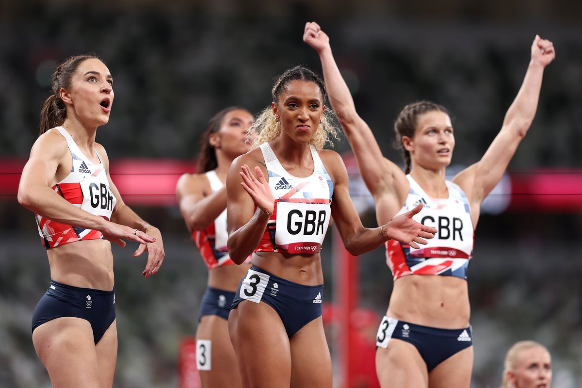 TeamGB's tweet photo. Automatic qualification in the 4x400m relay 👏

Great work from @EmilyDiamond11, @_ZoeyClark, @Laviai &amp; @yourfitnic, who finish third in their heat to secure a place in Saturday's final. 

#TeamGB https://t.co/DMqwbXnSp5