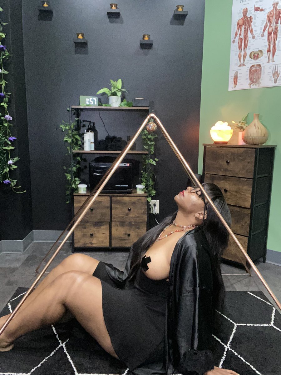 fearlessaura11's tweet photo. #thursdayvibes 
Pyramid scheme. Come be my friend in  my onlyphanz world!! https://t.co/AxQH88JkMN