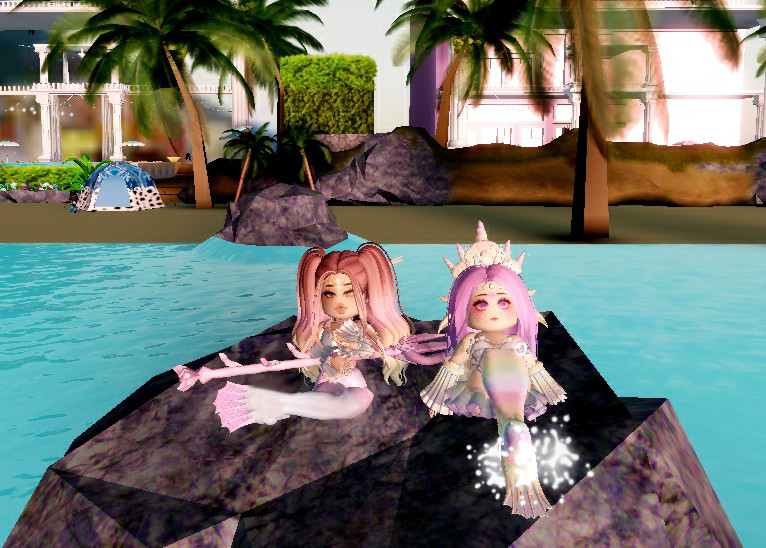 soya_zee's tweet photo. Just two mermaids🌊

#royalehigh #roblox #beachhouse https://t.co/Fg0MzoPbwS