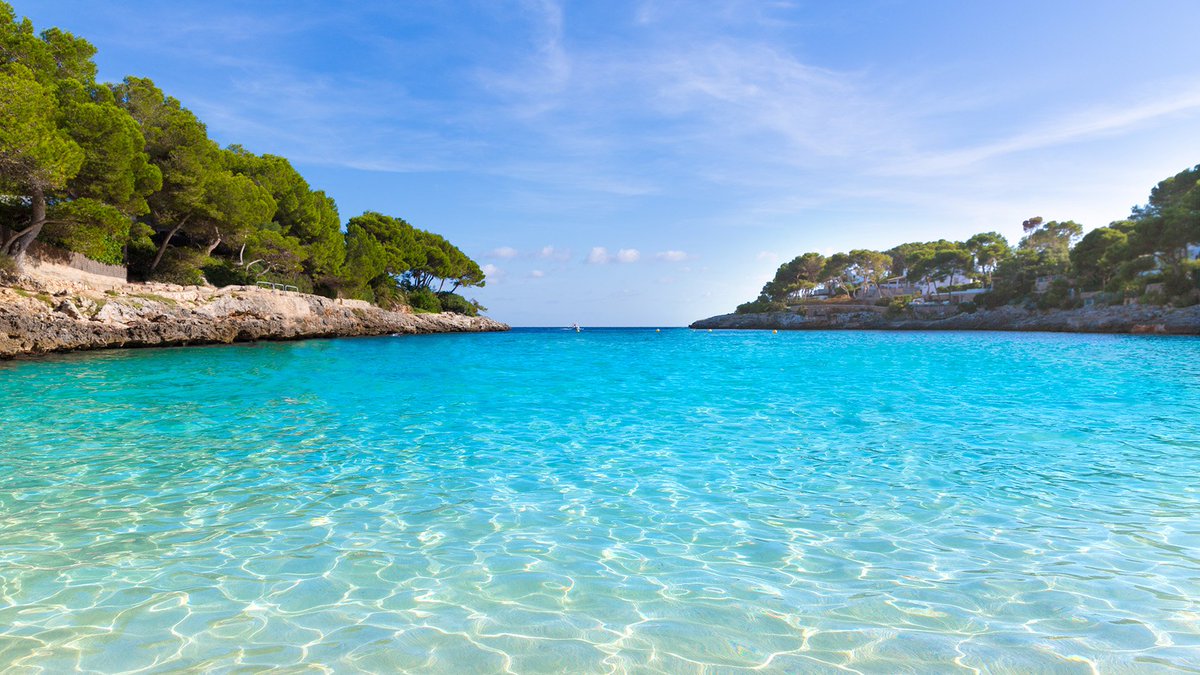 Lo mejor del verano es dejarse llevar por la inspiración del momento, romper los horarios y hábitos y redescubrir las grandes sensaciones, como un gazpacho mientras brilla el sol en una bahía.

Unas vacaciones llenas de actividades programadas son un monstruo incomprensible.
