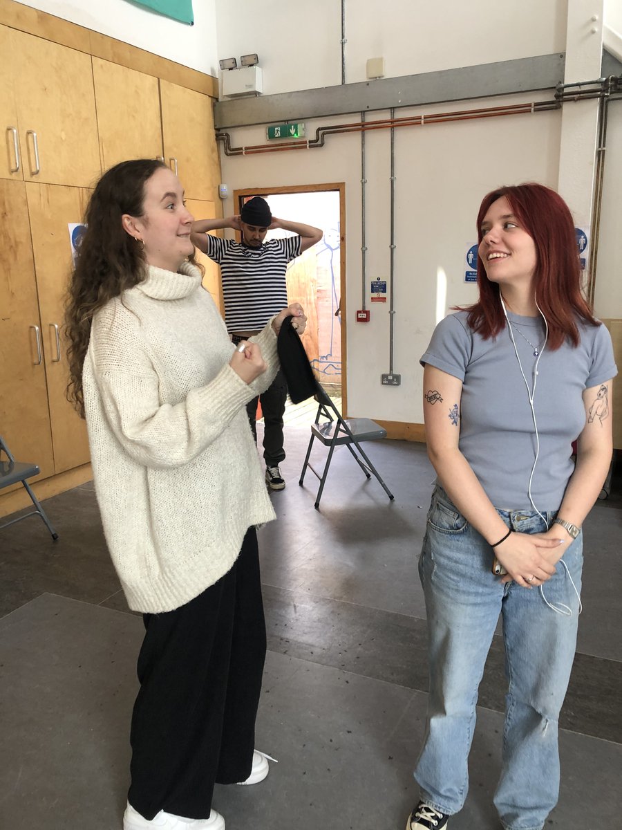 OnTheCommon_'s tweet photo. Our incredible director Hannah giving some magical direction. Link in bio to see these love birds on stage! @CamdenFringe @TheHenChickens #newwriting #camdenfringe2021 #comedy #spellsplay #exclusive #linkinbio #rehearsals https://t.co/7UfEbvuWYG