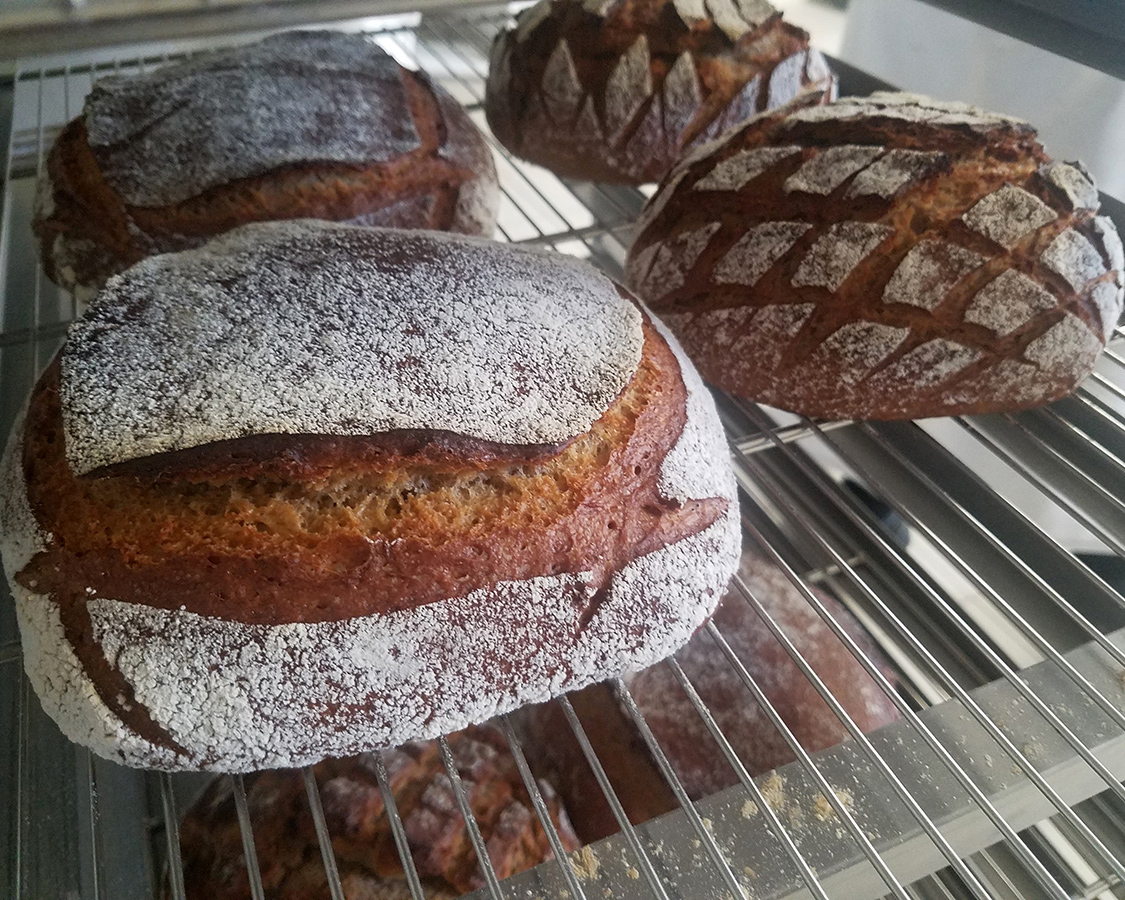 GastronomicomM's tweet photo. Pain au petit épeautre et tourte de seigle Auvergnate
.
#gastronomicom #frenchculinary #frenchpastry #frenchpastryacademy #frenchpastrycourses #frenchpatisserie #bakingcourses #culinaryarts #learnfrenchpastry #pastrytraining https://t.co/auXvU1NemX