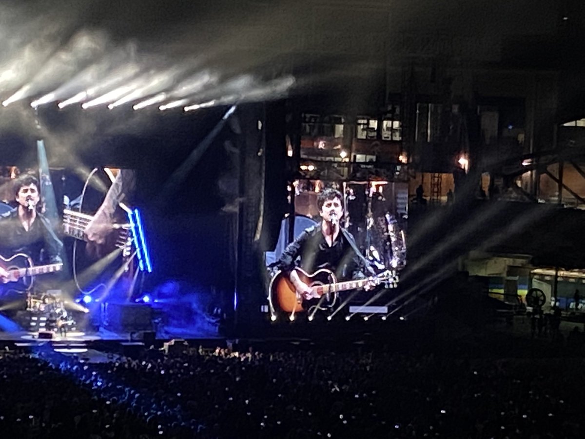 agquillinan's tweet photo. What an amazing #HellaMegaTour concert, 1 and 1/2 years after booking these tickets we seriously couldn’t believe the day had come. It was a rockin good time - and an emotional one too https://t.co/LKwlC039eC