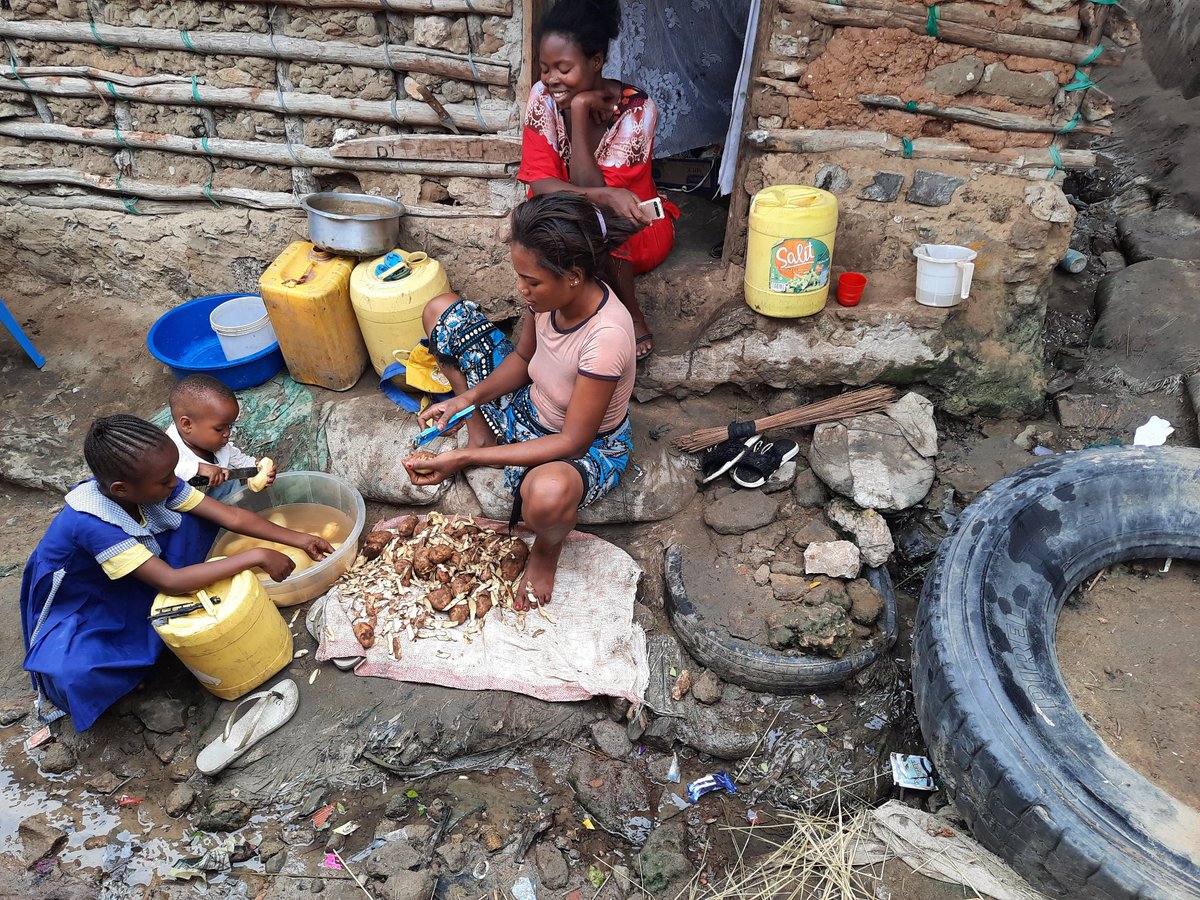 ChangeFocussed's tweet image. Working with young mothers in the slums of Muoroto to improve their business management skills prior soft loans disbursements!

#economicempowerment #softloans #Mombasa #womeninbusiness #Tudor #Revolvingfund #Muoroto
