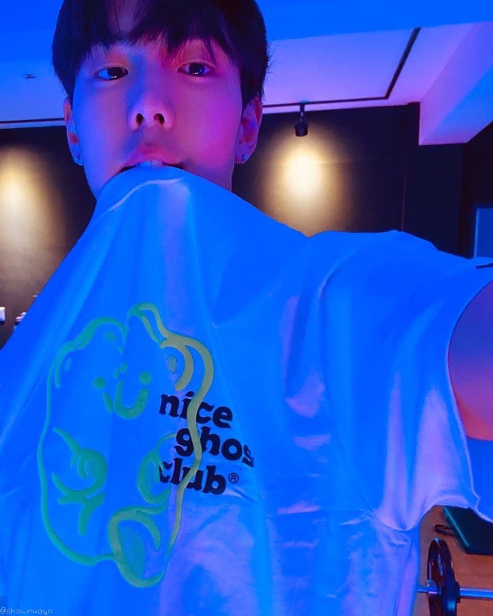 sonbamtol's tweet photo. 조금 많이 화려한 셔누 연습실 조명 https://t.co/du7EY3BZNo