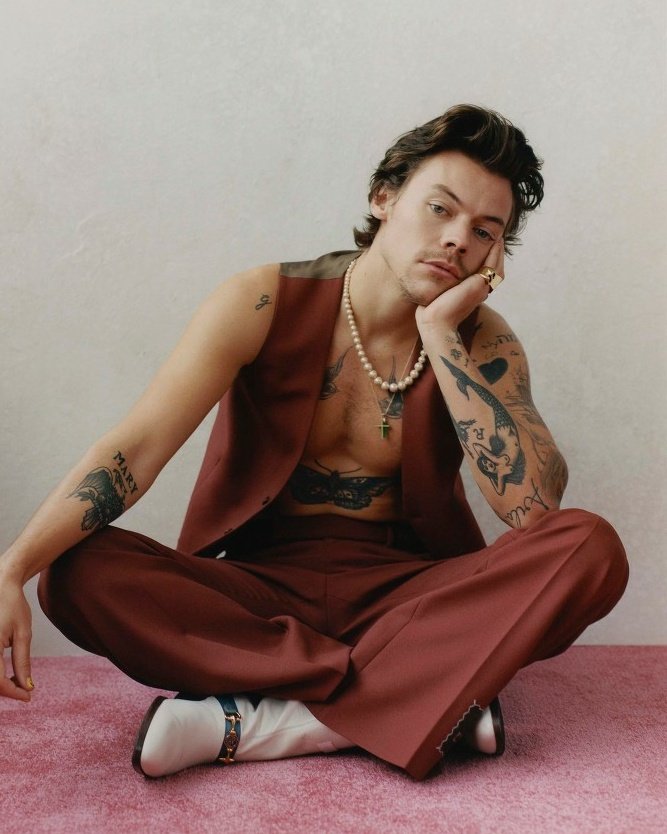 hsdaily's tweet photo. “We first met a long time ago. We’ve sort of seen each other on and off over the years – it was nice to see him in a different environment. And yeah, he’s good. I would say he has a lot of natural talent.” - Gemma Chan on working with Harry for British Vogue https://t.co/SdXUmxGy9o