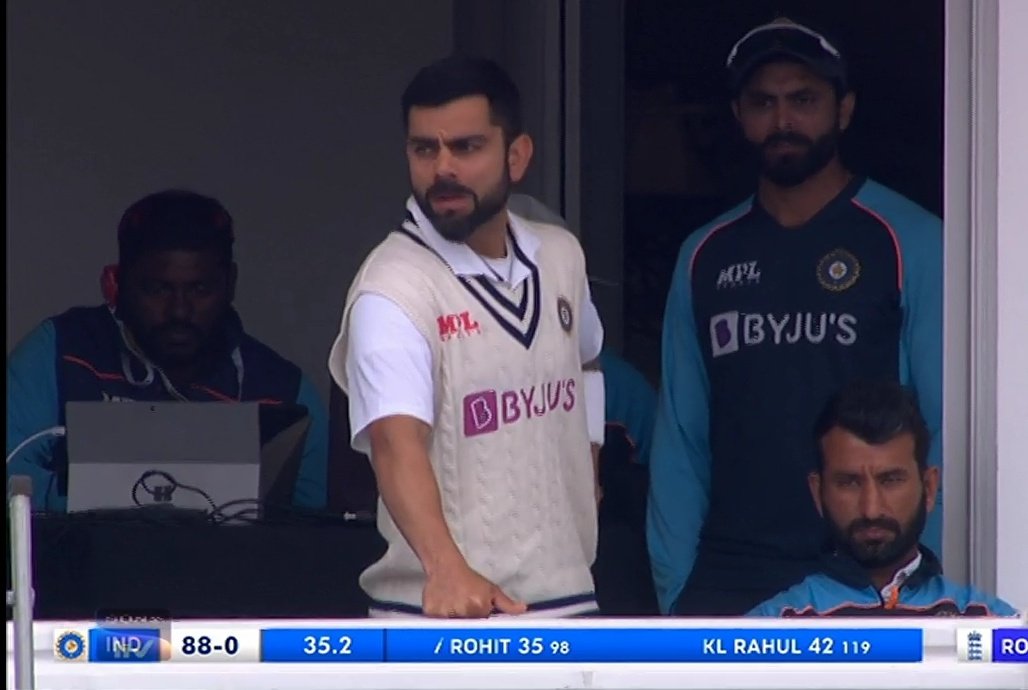 ImTanujSingh's tweet photo. Notice, Pujara is not sitting ready and also he is not even wearing The Jersey yet. #INDvENG https://t.co/HtgXnFrF6D