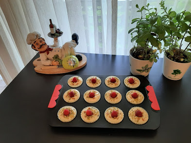 nasSimadesign's tweet photo. Lily Amis: Baking for Fun - Happy Birthday to me! https://t.co/rjwURyZ7hf
#lilyamis #nassimadesign #blogpost #baking #creativtiy #muffins #bakingworld #bake #birthday #happybirthday #joy #happiness #havefun #fun https://t.co/CdmGNtBdjw