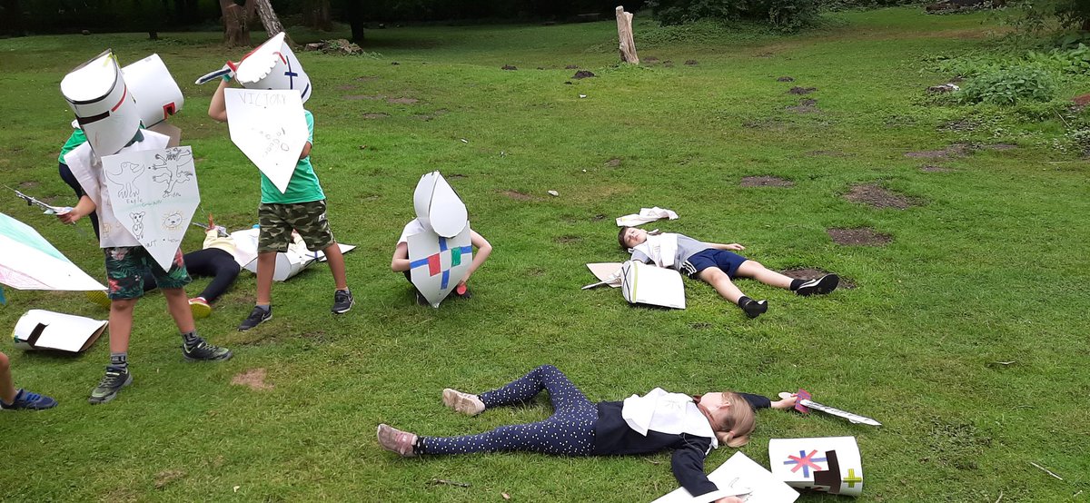 Successful morning of craft, followed by a medieval battle. The Knights of 3rd Banstead.