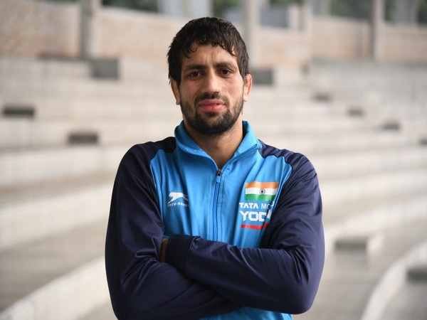 ndtv's tweet photo. #RaviDahiya will be given class 1 category job, a plot of land at 50% concession wherever he wants in Haryana. An indoor stadium for wrestling will be constructed in his village. He'll be given Rs 4 crore designated for silver medal winners: Haryana government

#Olympics 

(ANI) https://t.co/hBiWhcEhtL