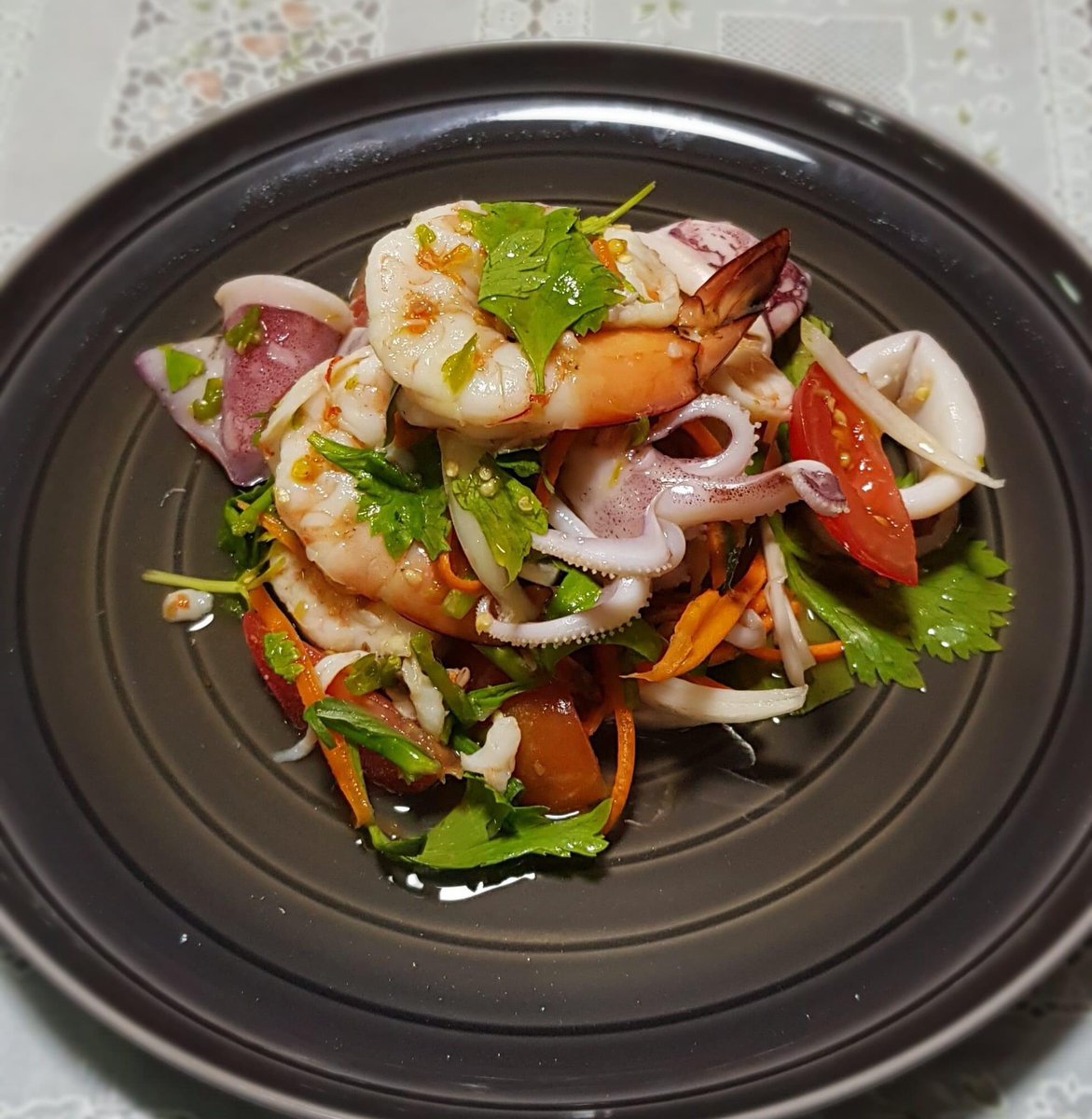Mokkerry1's tweet photo. Thai Seafood Salad(Yum talay)
🌶🌶🌶🌶 #thaifood #seafood #food #foodie #easycooking #foodreceipe #homemade #mokkerrycooking #foodphotography https://t.co/oF6K00f7Hy