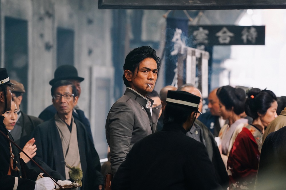 映画 るろうに剣心 最終章 公式アカウント るろ剣ここが推し るろうに剣心最終章 The Final The Beginning 斎藤一 抜刀斎に向けるむき身の刃のような眼差し The Final 冒頭 縁と冷静に対峙する姿 俺の仕事だ と任務を全う