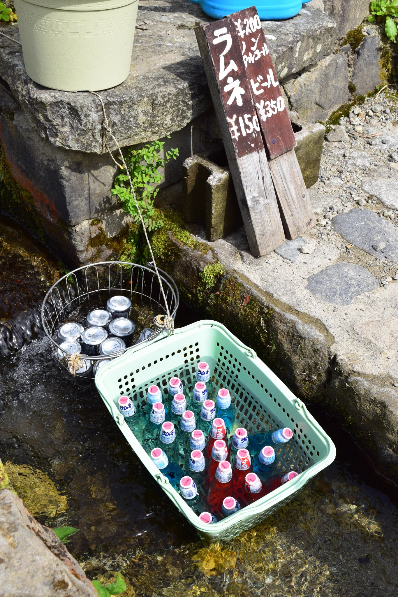 こういうのが好き！夏には川で冷やしたサイダーやラムネが飲みたい！