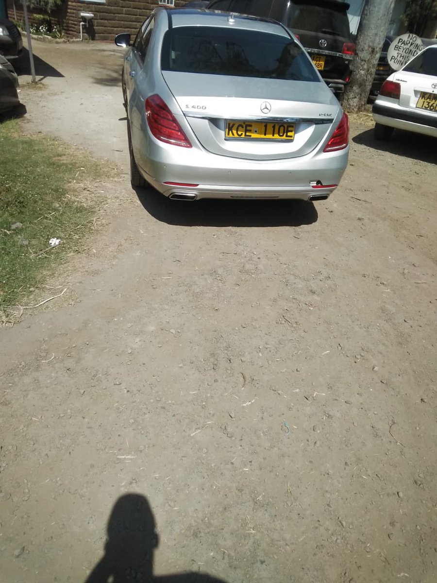 RobertAlai's tweet image. This vehicle like other vehicles the criminal uses, is not more than 2 months old in Kenya. 

Stolen from a third country, taken to a second country and now being driven around like a normal import. 

This crime is enabled by a web of corrupt customs and security officers.