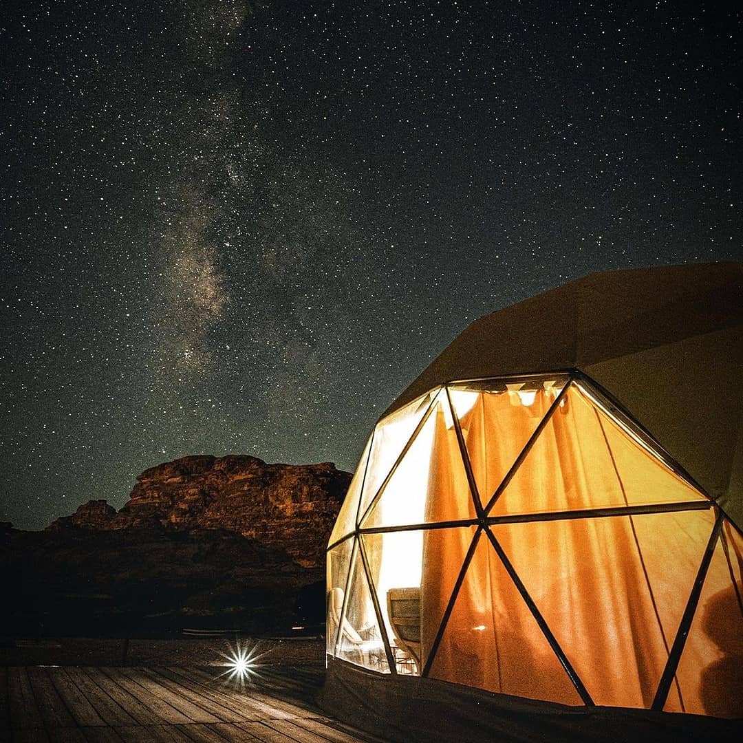 suncitycamp's tweet photo. Elegant &amp; charming atmosphere all you can find in Sun City Camp!

أجواء أنيقة وساحرة هو كل ما يمكن أن تجده في مخيم مدينة الشمس !

#Suncitycamp #WadiRum #Jordan #Travel #Desert #Tourism #Martian #Dome #visitjordan #Glamping #Adventure #Experience #ShareYourJordan #Petra #Mars https://t.co/ihOg1nZWQP