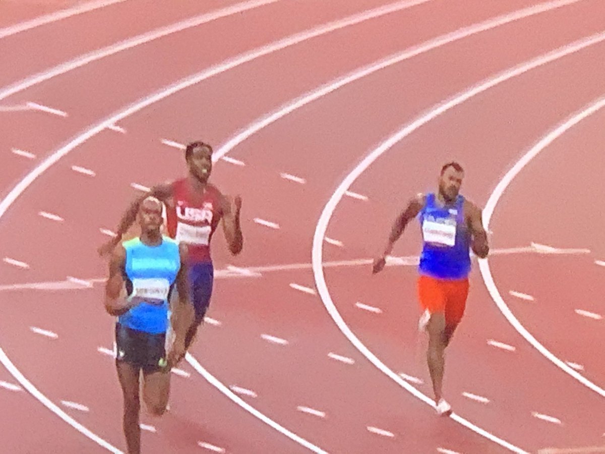 margaretojalvo's tweet photo. Atención #Colombia #Guajira #AntonyJoséZambrano gana #medallaplata #silver 400 metros 44.08 histórica colombia categoría masculina #400mt #atletismo #felices #silver @aldiaconmariac @LaGranNoticia @gpuerta @OJALVOASOCIADOS @ojrojasp pics #MO by #caracolsports @caracoltv https://t.co/W2IhtcwEbf