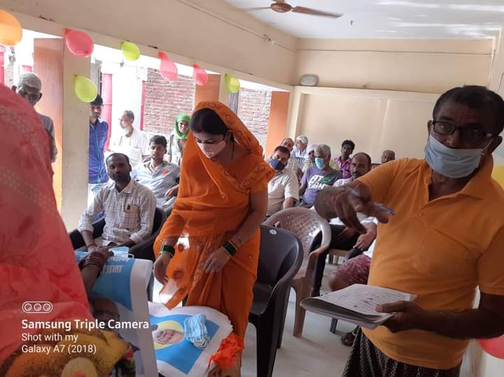 sujata305's tweet image. आज अपने ग्राम सिकटा में प्रधानमंत्री गरीब कल्याण अन्न योजना का सुभारम्भ किया, ग्राम प्रधान जी,और गांव के सभी संमानित लोगों का आर्शीबाद  प्राप्त हुआ