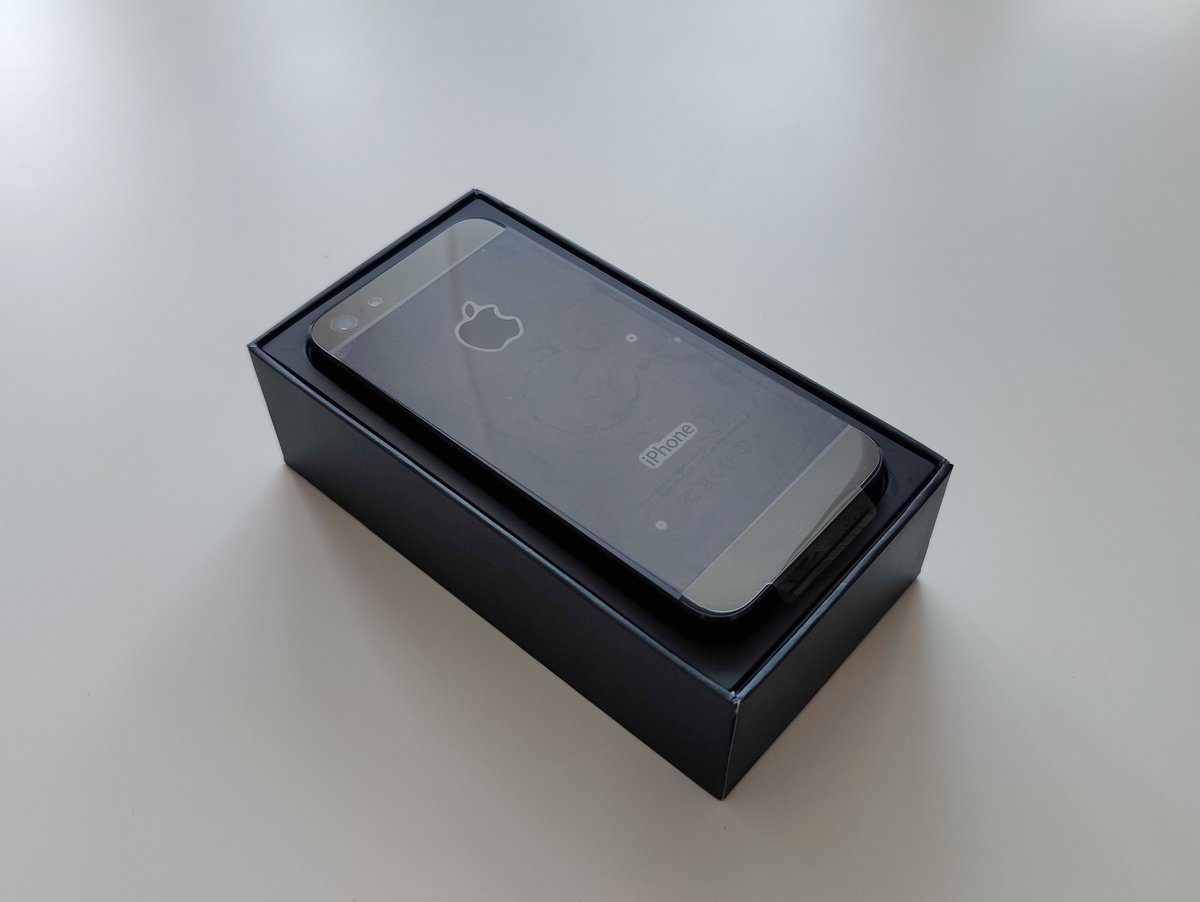 BenGeskin's tweet photo. One of my followers found this in his house and decided to ship it to me. This is a very special smartphone for me, the #iPhone5 

New, never activated, from 2012 https://t.co/A1RdRc9oLp