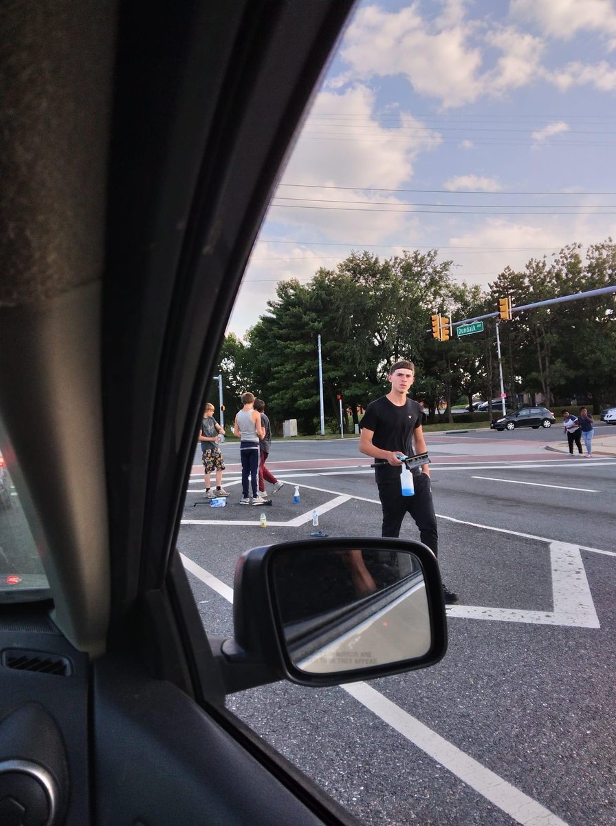 KhairyCreek's tweet photo. Dundalk has officially appropriated squeegee boys 

They are calling themselves Caucasian Car Custodians https://t.co/T9QIzUdEZh