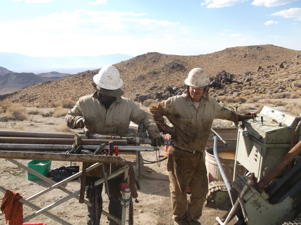 The 2,500 meter drill program is currently underway at Evening Star, focused on eight drill site areas including the Gold Bug, Golden Eagle-Golden Bomber and Good Hope 2 targets. Check out the image gallery here: buff.ly/3fAxFOn
$SKYG.v