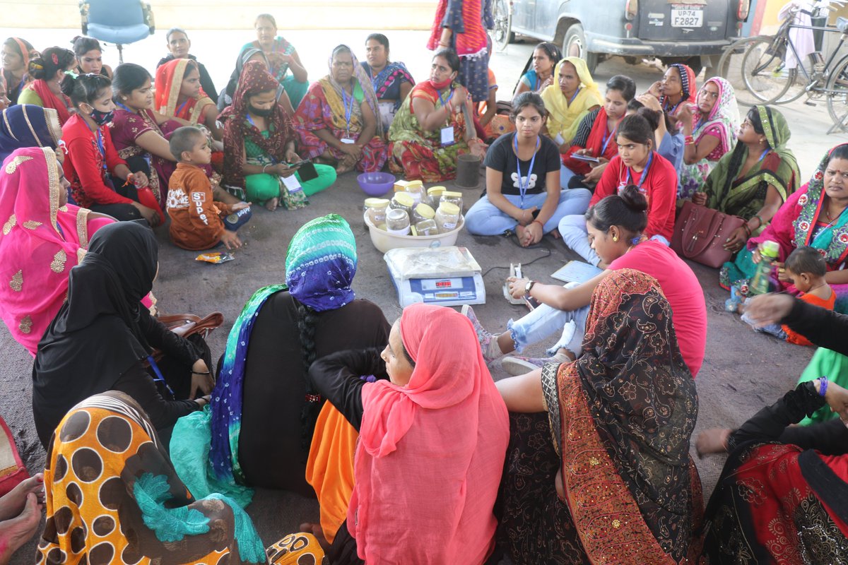 FFDCKannauj's tweet photo. On fourth day of #training on #agarbatti #dhoopbatti #hawansamgri & #Perfumery, participants learn Manufacturing of Hawansamagri practical demo & known about #olfactory study, #bankscheme for #MSME #onlinemarketing under #swablamban #Swabhiman #mymsme #entrepreneur #skills https://t.co/X7sXxosvBn