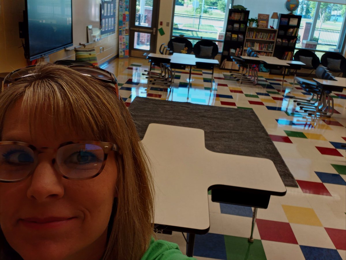 ShannanBright's tweet photo. Learning from my classroom today @SCMSummit #r2scms https://t.co/FI72eAP8sd