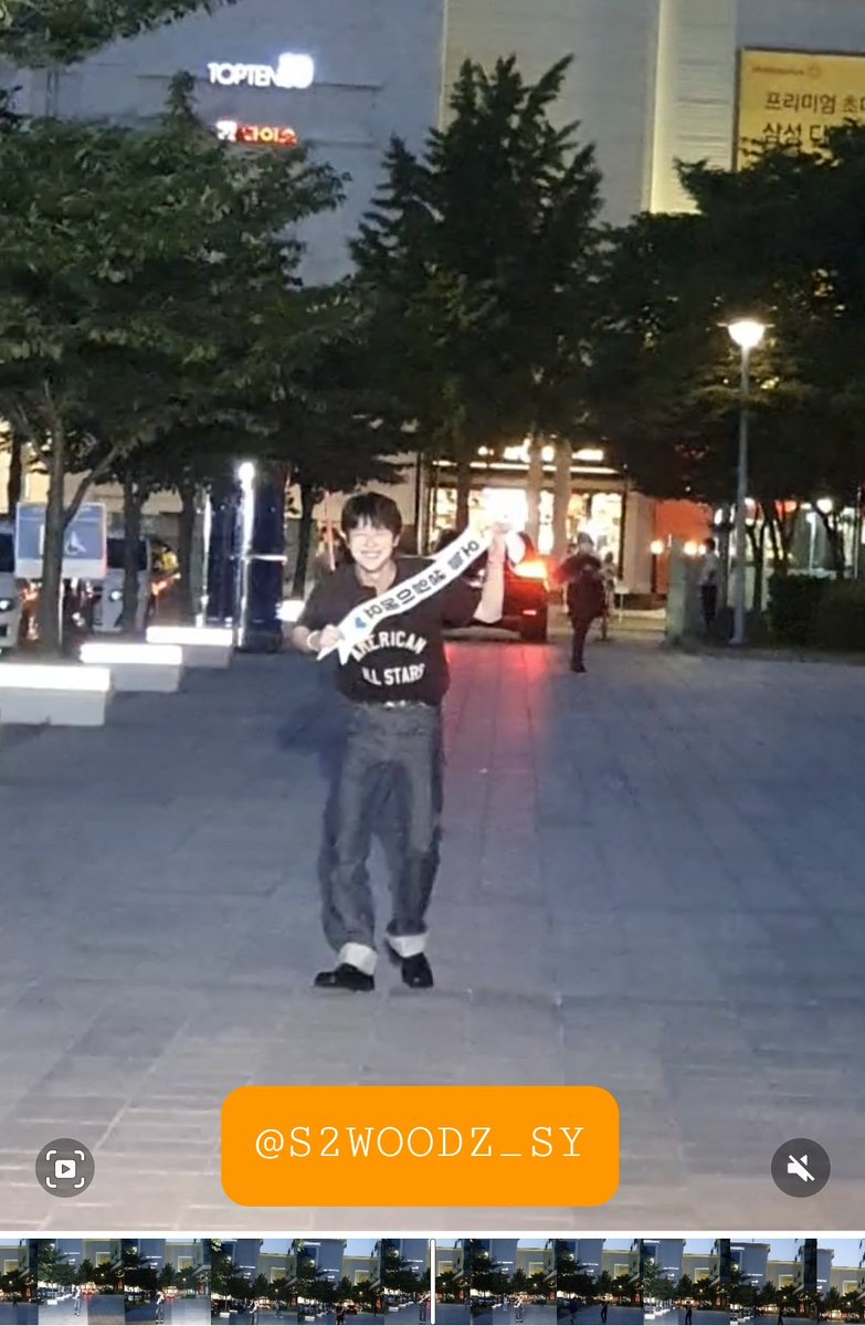 s2WOODZ_SY's tweet image. 드디어 승연이 실물 영접 🧡💙 -210805-
(근데 나 진짜 똥멍충이.... 영상화질 높일 수 있는거....왜 몰랐을까)