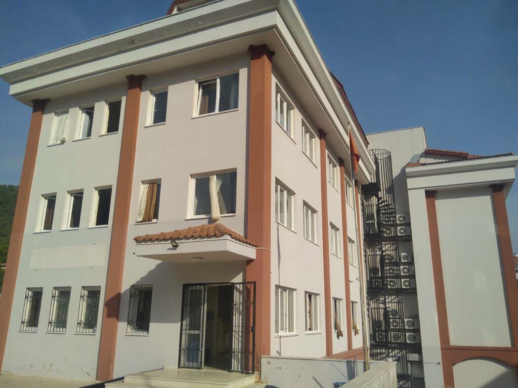 Vakit #BirlikOlmaVakti

#Muğla ilimizdeki yangınlardan etkilenen kardeşlerimiz için TÜGVA Marmaris yurdumuzun kapılarını açtık ve yurdumuzda 70 vatandaşımızı ağırlıyoruz. 🙌

Biz TÜGVA olarak, birlik ve beraberlik içinde her şeyin üstesinden gelebileceğimize inanıyoruz. 🌱