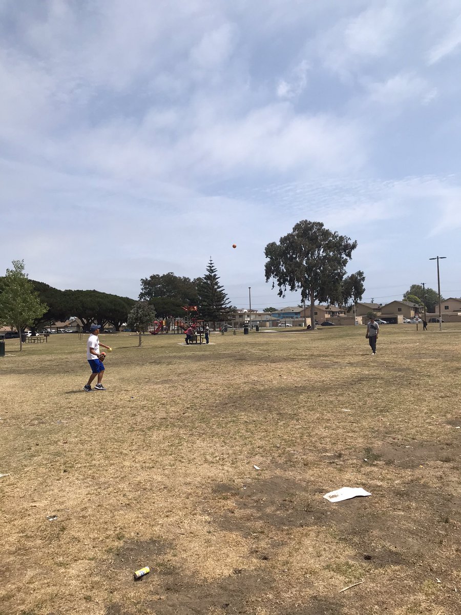 OxRevStudy's tweet image. Pics from our most recent Convivio! Every last Sunday of the month, we have the convivio as a way to connect with the people of Oxnard. We share food, go over a political reading, have presentations, and fun activities for kids! 

Hit us up to get involved in the next one! 👊🏼💥