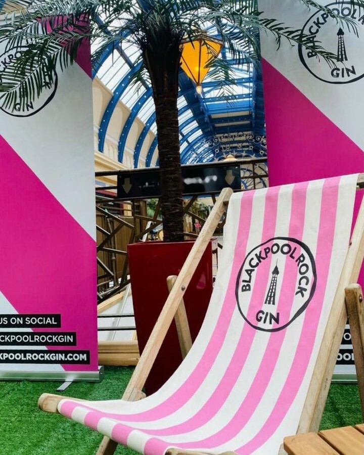 Fancy a lounge and a BRG? 🥤🍸🗼🎢🌊🏄‍♀️🍭🏖🎠🎡💕
.
.
.
.
.
.
.

#gin #pinkgin #newbatch #smallbatch #blackpool #seaside #holiday #holidayathome #cocktail #staycation #flavouredgin #cocktails #ginandtonic #craftgin #handmade #lancashire #blackpooltower #b… instagr.am/p/CSM5hOrIxpG/