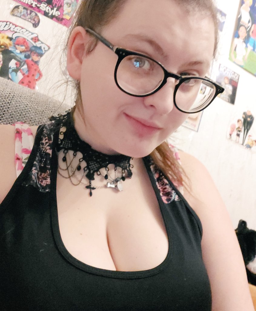 SakutaShimizu's tweet photo. Hi sorry das diese #Woche keinen #stream gibt,aber meine #Chemo haut mich um und gefühlt tausend #Arzt #Termine diese #Woche weil irgendwas #schief gelaufen ist und einige andere #Symptome habe https://t.co/t7J4gNdgpF