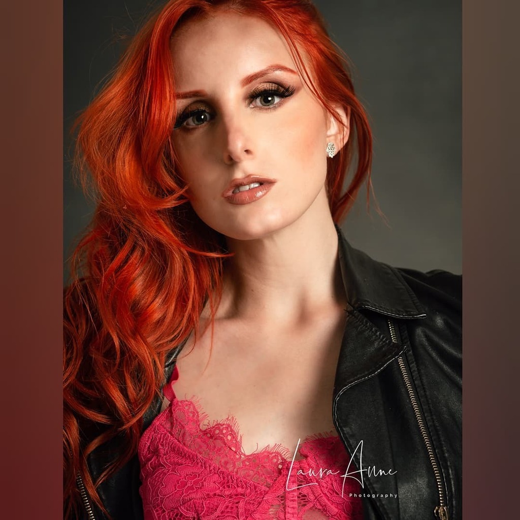 jessikablaze's tweet photo. Some very intense eye contact going on here 👀👀
Shot by @lapearce
.
.
.
.
.
.
#portraitphotography #portraitmodel #portraits #portrait #portraitphotoshoot #facemodel #moodyportraits #strongpose #facialexpressions #redhairmodel #redheadmodel #vogue #vo… https://t.co/sY31E24Gla https://t.co/uy7bEjODXC