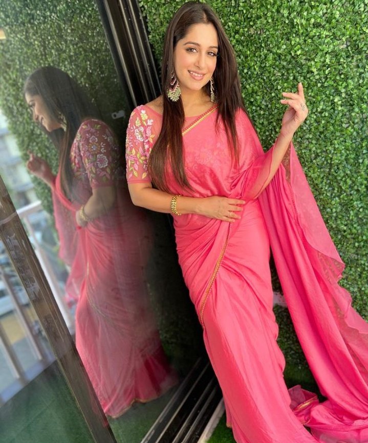 Bidisha_b_'s tweet photo. It always feels gd to celebrate your special day in a unique way
 BB12 winner, the drama queen of Star Plus one of the popular shows, KHKT Ya we a talking about none other than the girl with one of the most infectious smiles @ms_dipika
HBD DIPIKA KAKAR https://t.co/MNkii14GwZ