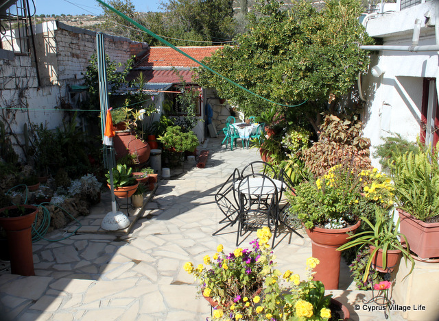 photosofcyprus's tweet photo. A traditional village courtyard in Apesia Village #Cyprus #Apesia #Villages #Gardens #Culture #Travel #Holidays #Wanderlust https://t.co/pyMQZdQN0v