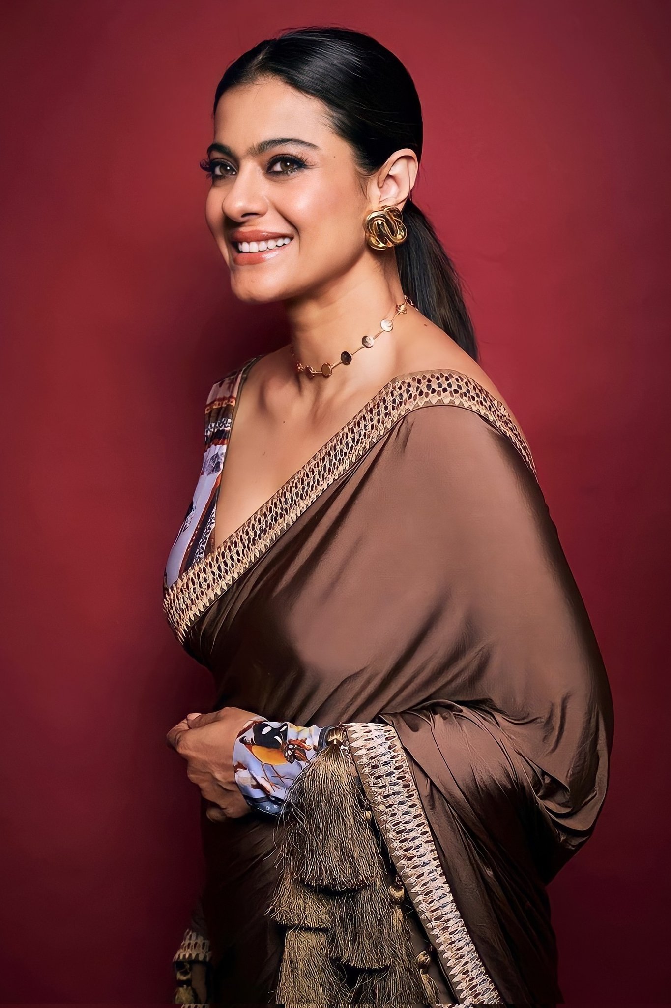 Happy Birthday to one of the sexiest milfs 

KAJOL  