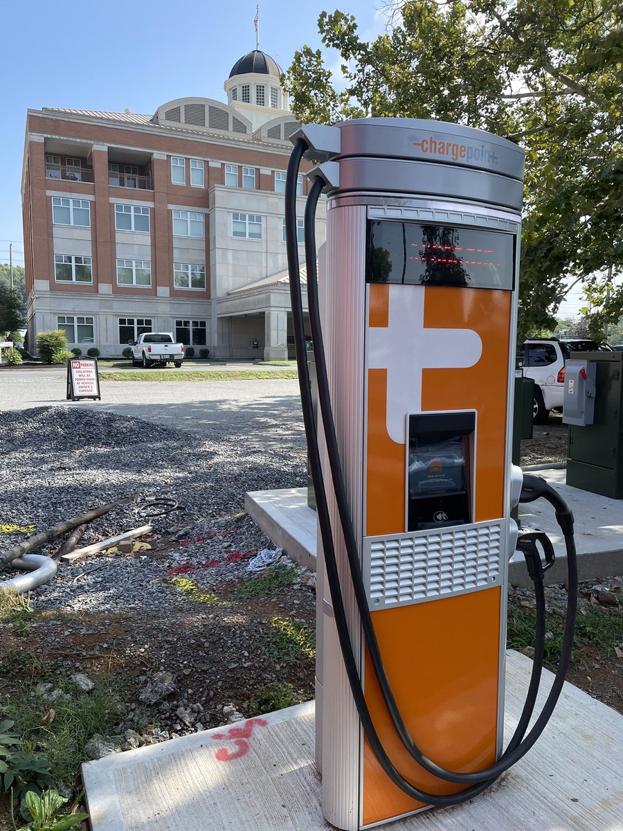 7StatesPower's tweet photo. If you’re in Sevier County, be sure to check out this @ChargePointnet EV charger we partnered to deploy! Thank you to our member-owner, the Sevier County Electric System, for their work to enable the next generation of EV drivers. #7SPC #EV365 https://t.co/pMnRIIL4Ed