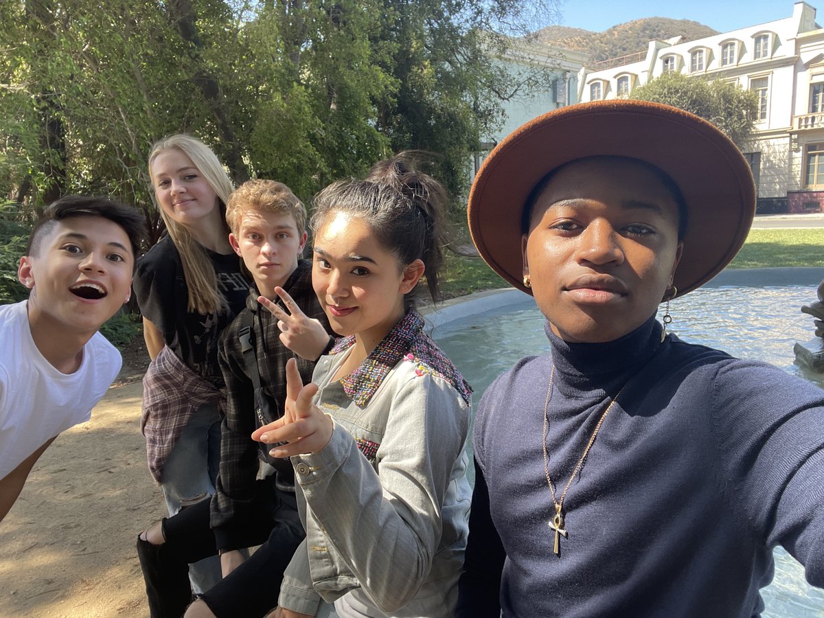 brandon_severs's tweet image. missing a few ppl but i can’t wait for you all to see the magic we’re making !! (last pic is my favorite hehe) #HeadoftheClass