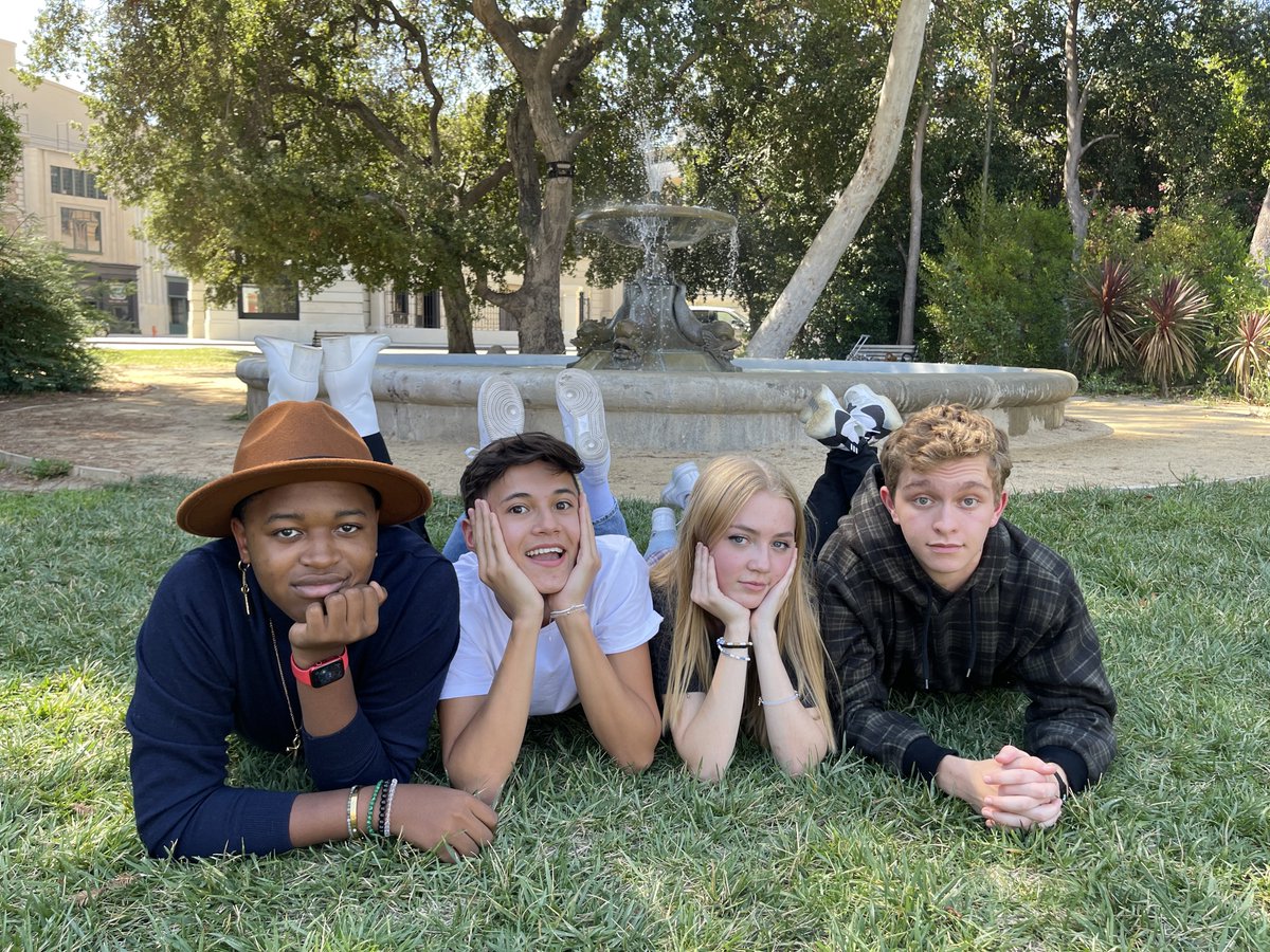 brandon_severs's tweet image. missing a few ppl but i can’t wait for you all to see the magic we’re making !! (last pic is my favorite hehe) #HeadoftheClass