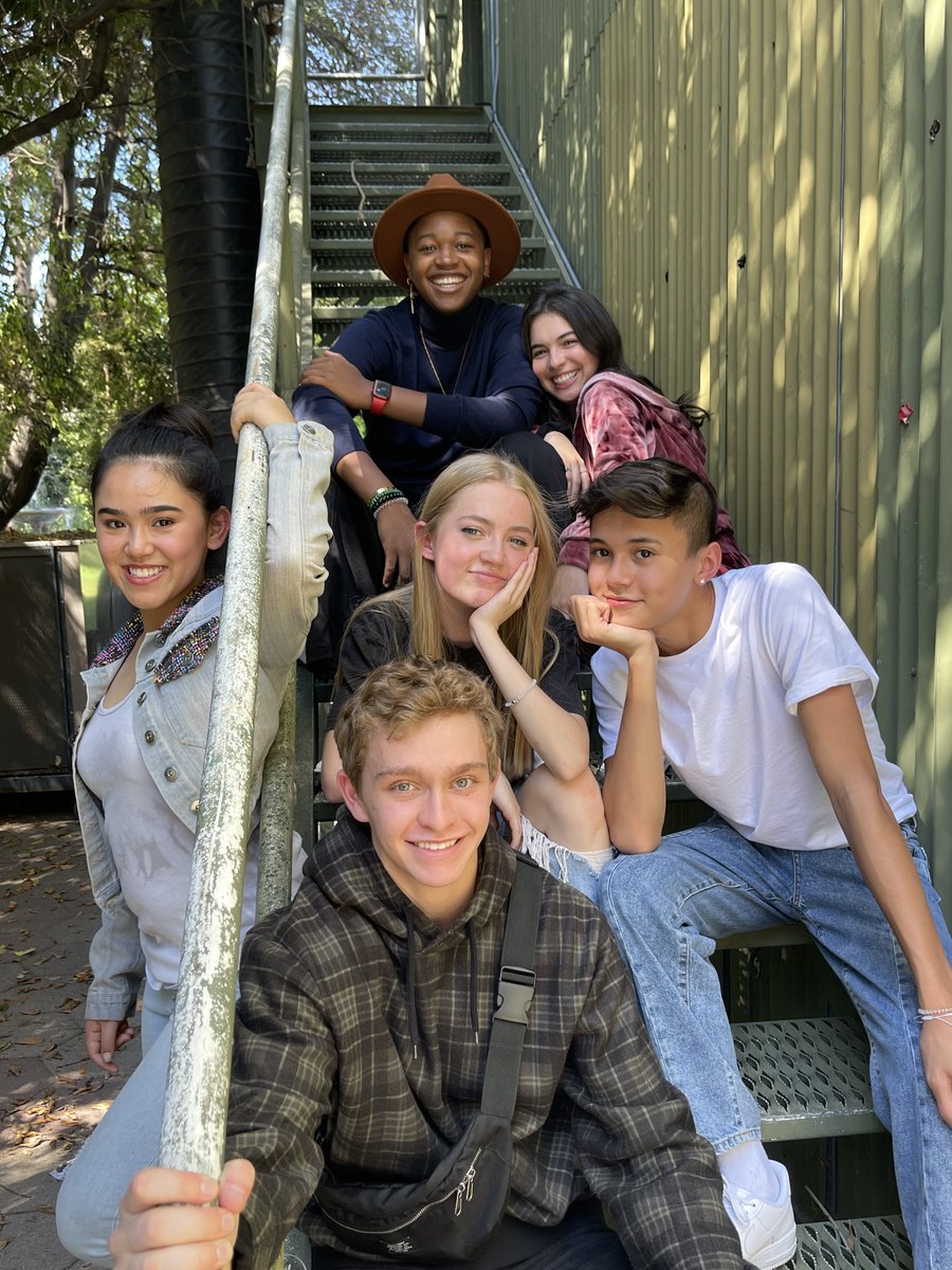 brandon_severs's tweet image. missing a few ppl but i can’t wait for you all to see the magic we’re making !! (last pic is my favorite hehe) #HeadoftheClass