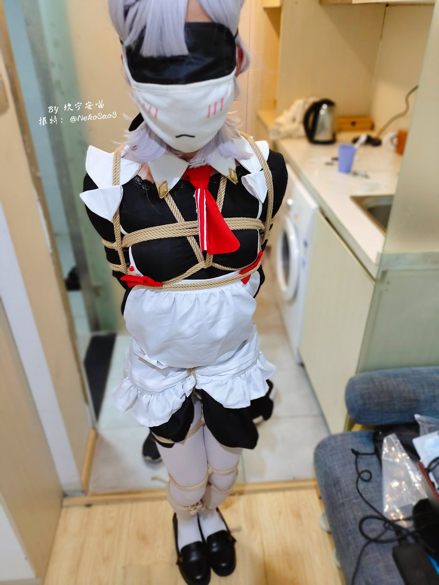 NekoSao3's tweet photo. cj之行ep.4，是被蒙上眼绑上股绳半吊着的诺艾尔女仆，脚踝有一根绳子连着股绳，让我没办法把腿伸直，上面的吊绳又让我没法蹲下，只能保持着一个极其难受的姿势orz

#男娘 #捆绑 #放置少女 #cosplay https://t.co/0KkSmIyAnL