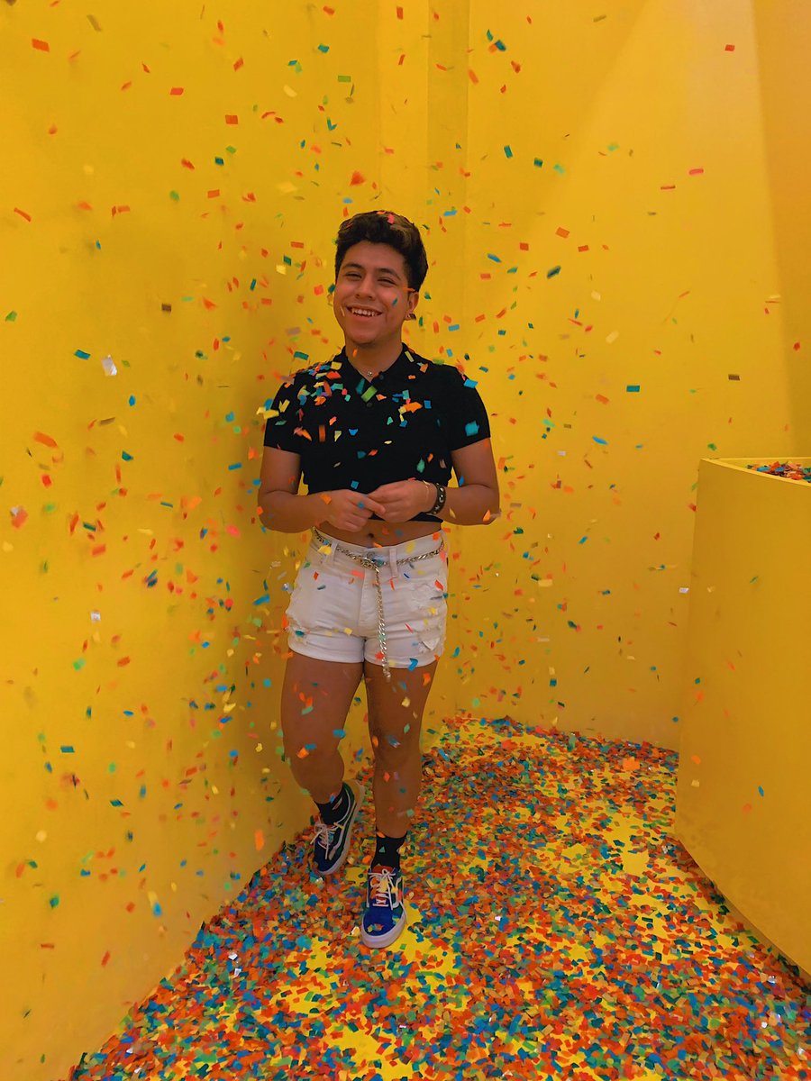 FrankieHunny's tweet photo. ꜱᴘʟᴀꜱʜ ᴏꜰ ᴄᴏʟᴏʀ 🎨 #colormuseum #houston #rainbow https://t.co/EHQiNyU1ge