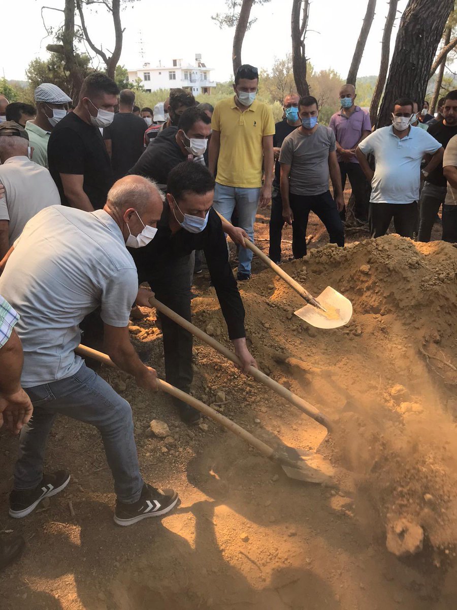 keejder's tweet photo. Manavgat’ta  yangında zarar gören bölgelere yardım çalışmalarımız esnasında geçirdiği kalp krizi sonucu vefat eden Manavgat Ülkü Ocakları Yöneticimiz Emrah Demirli’nin kuzeni Yusuf Demirli’ye 
Allah’tan rahmet, ailesine ve sevdiklerine başsağlığı diliyorum. Mekanı cennet olsun. https://t.co/qet4FEQbzg