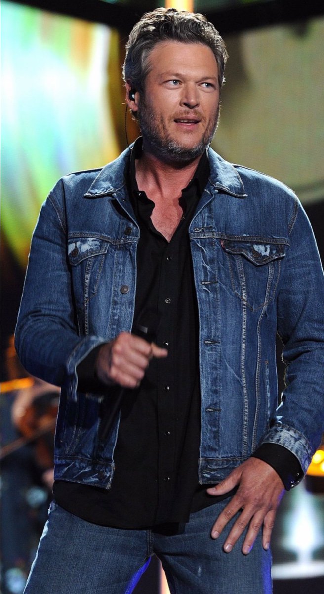 BarbraLovesBG's tweet image. Photo of THE perfect man. I can't think of a thing about him that I don't love. I want him walking around my house singing all the time! What a dream!