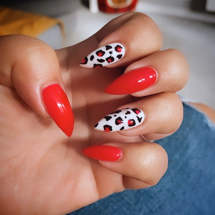 AmyLever1's tweet image. Beautiful fresh tips thank you @leighcarman73 I adore them!! 😍😍 #newnails #freshtips #freshnails #acrylicnails #nailfetish #leopardnails