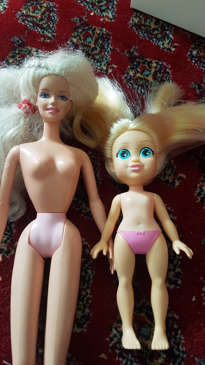 HegeBolann's tweet photo. Selv Barbies thigh gap blir liten sammenlignet med Diana-dukkens, fra "Kids Diana Show". En 7 år gammel youtuber med 81,9 mill. følgere. Nå også i meget lite forbilledlig  dukkeutgave. https://t.co/CvkkvCeREQ
