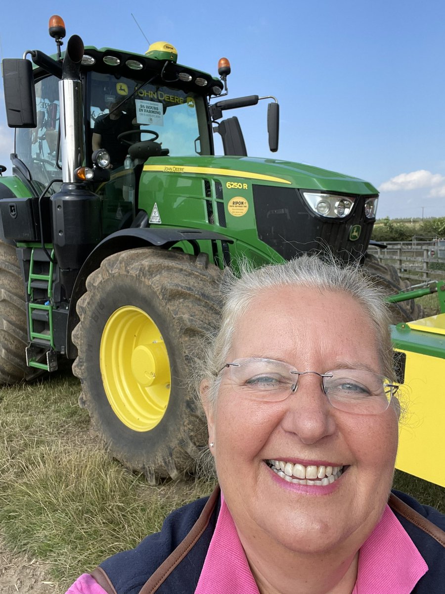 VA_TRAINING's tweet photo. thatโs a wrap #farm24 busy day on 3 farms as farm business administrator! Health &Safety audit paperwork and 2 clients vat on #farmplan business manager #farmsecretary #iagsa year end accounts and funeral of a well respected estate owner to boot! https://t.co/KnQS468QIt