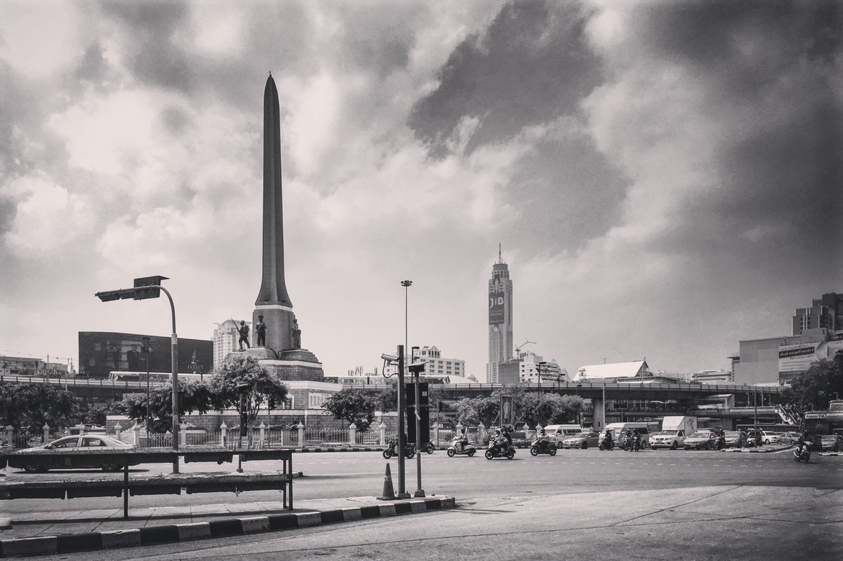 5unaree's tweet photo. Victory Monument, Bangkok, Thailand, September 2017 https://t.co/RmgDhGCNGU