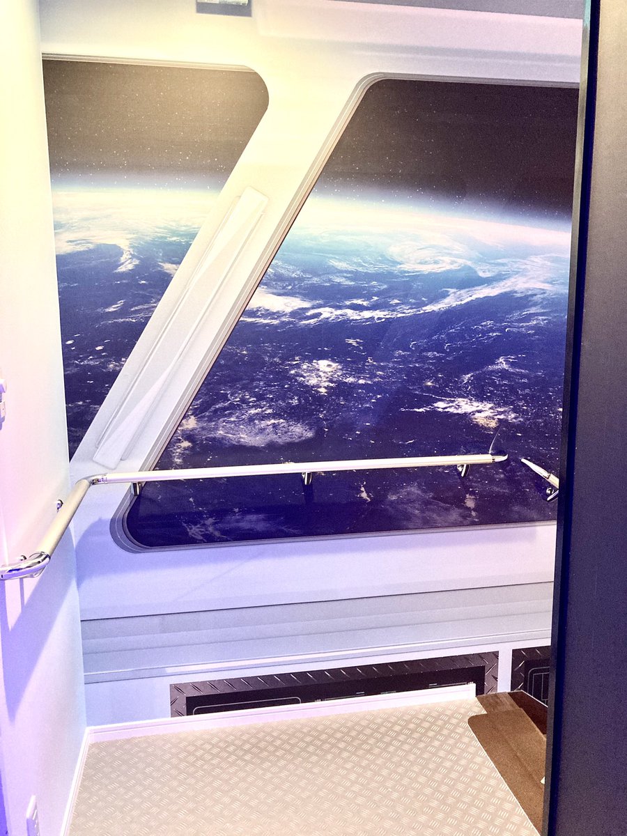 GHDiscoveryShip's tweet photo. いつか宇宙旅行に行きたい
地球を見てみたい
大きくてきれいなんだろうな

想像するだけで楽しい！

さあ地球へ帰ろう

地球が見える宿
豪華客船と宇宙���の宿
DISCOVERY SHIP 🚀

#discoveryship
#ディズニーランド
#スターウォーズ
#グループ旅行
#子連れ旅行
#カップル
#ホテル
#宇宙船
#京都
#地球 https://t.co/UX5qfnrB89